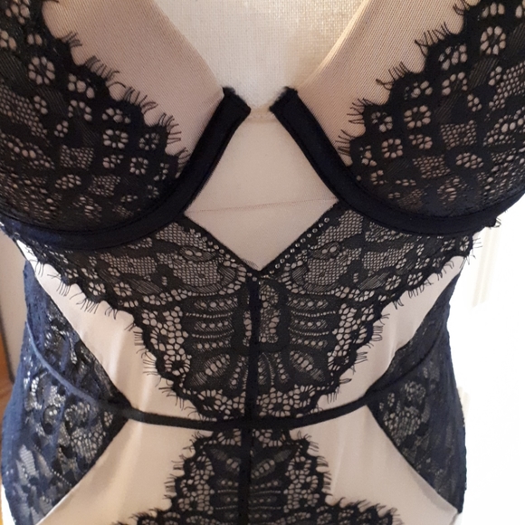 Lace bodysuit - Picture 2 of 4